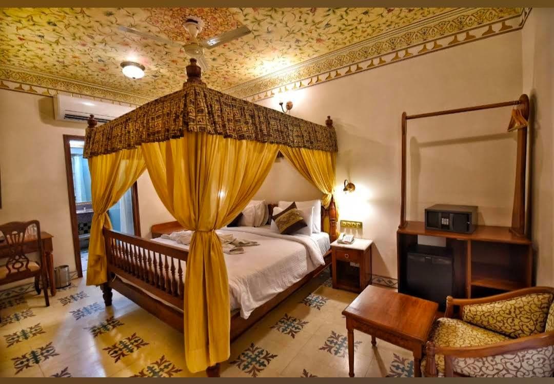 Nirbana Palace heritage Jhalana thumbnail 3